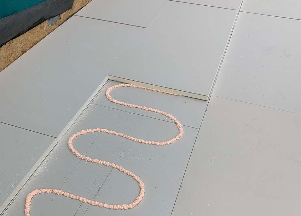 Montaż paneli próżniowych Deck-VQ® na płaskim dachu Montaż paneli próżniowych Deck-VQ® na płaskim dachu