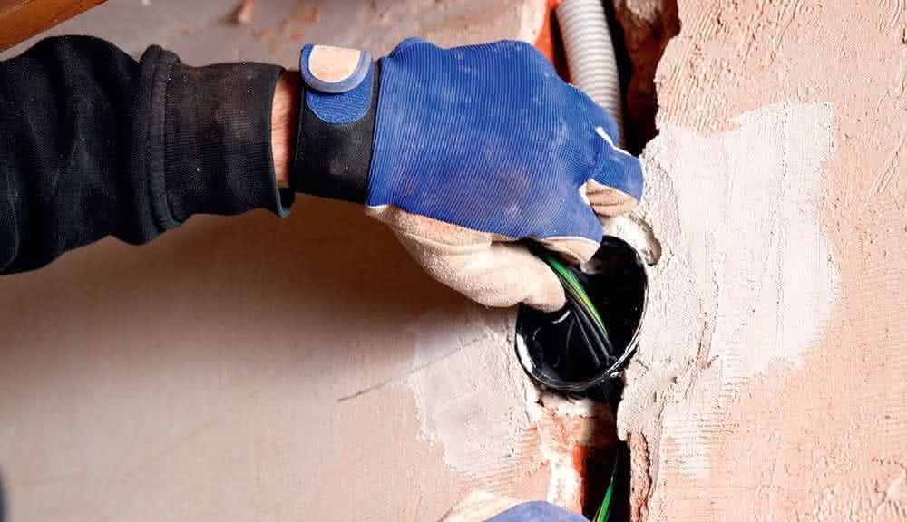 Rozprowadzenie instalacji elektrycznej w bruzdach ściennych. Rozprowadzenie instalacji elektrycznej w bruzdach ściennych.