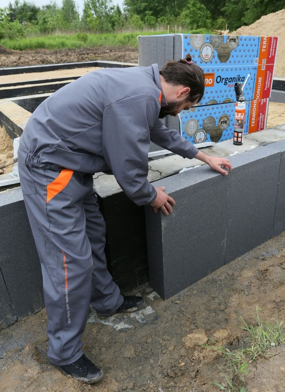 Ocieplenie fundamentów za pomocą dedykowanego styropianu grafitowego TERMONIUM fundament. fot. Termo Organika Ocieplenie fundamentów za pomocą dedykowanego styropianu grafitowego TERMONIUM fundament. fot. Termo Organika