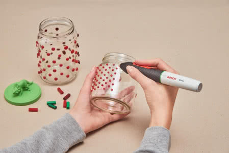 Bosch Gluey do ozdabiania różnych powierzchni. Bosch Gluey do ozdabiania różnych powierzchni.