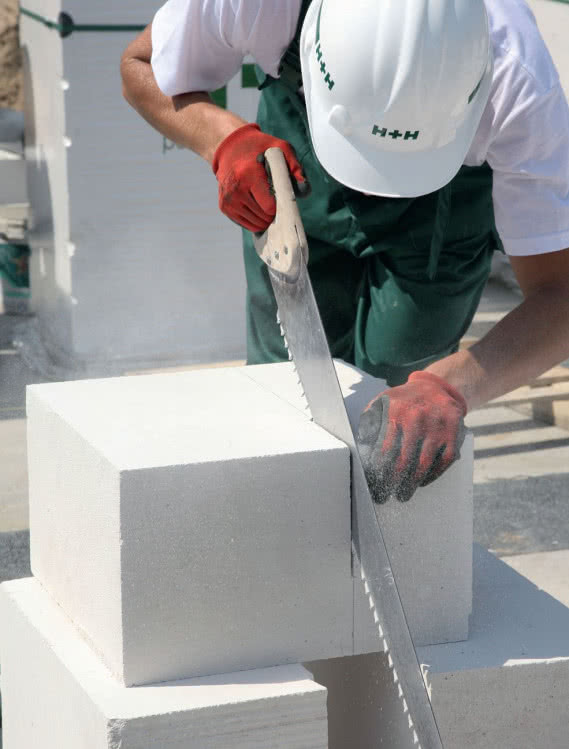 Wykonawcy lubią beton komórkowy, bo jest lekki i łatwy w obróbce. Wykonawcy lubią beton komórkowy, bo jest lekki i łatwy w obróbce.