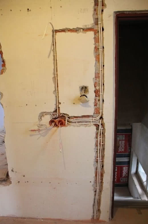 Instalacja łącznika oświetlenia. Instalacja łącznika oświetlenia.
